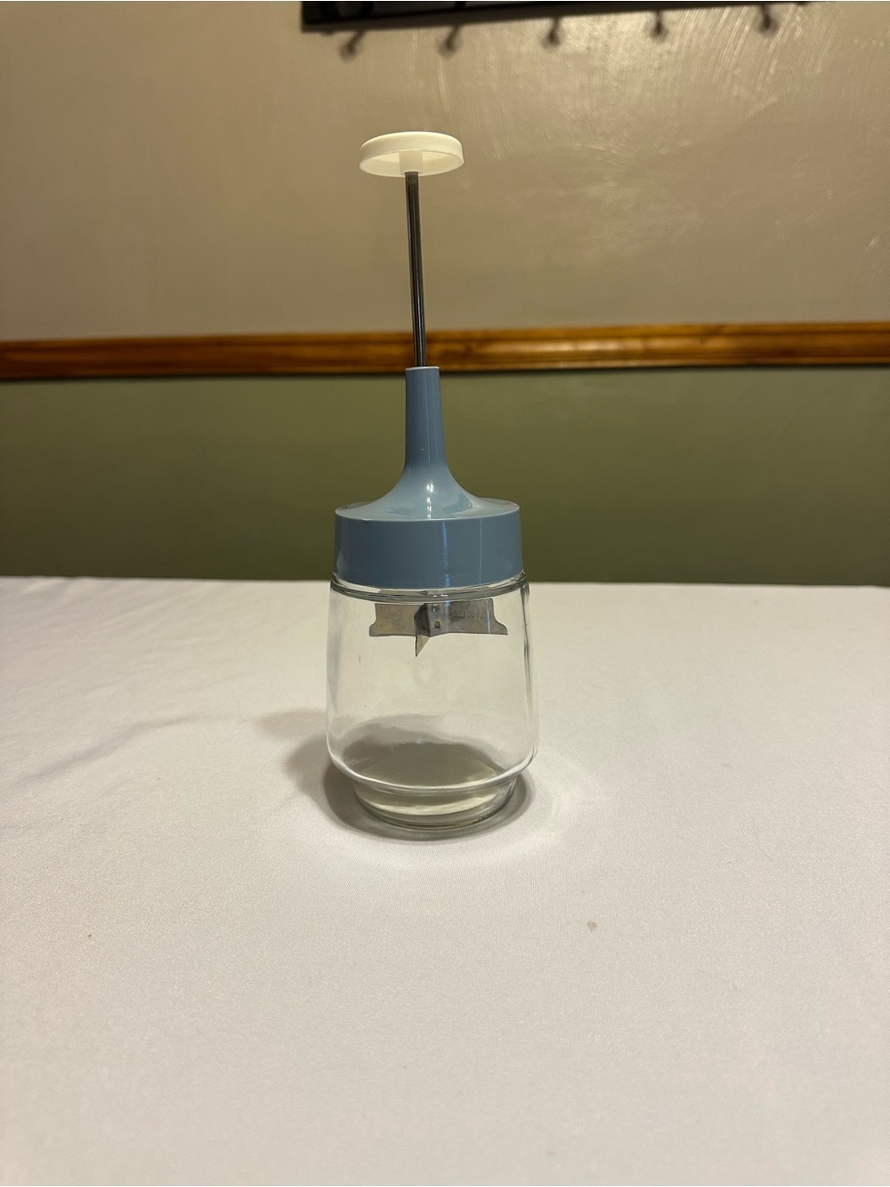 Vintage food/vegatable chopper with glass bottom